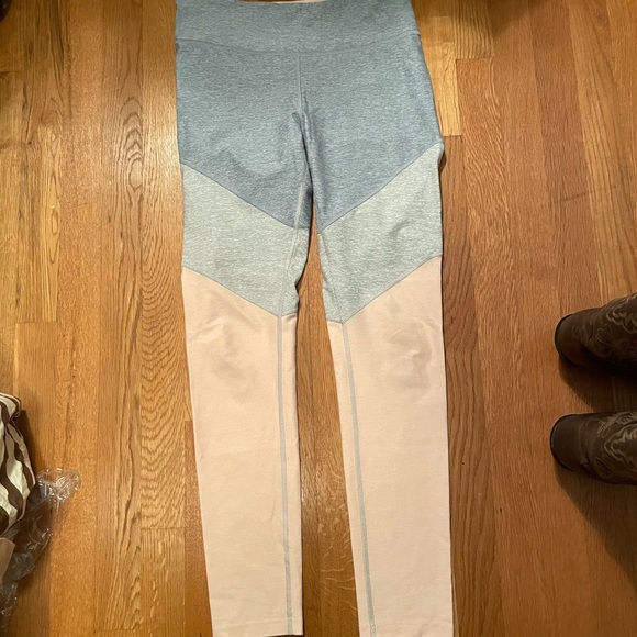 Outdoor Voices Colorblock 7/8 Leggings, size: M - Picture 2 of 3